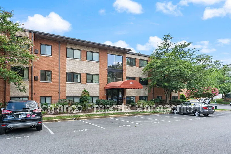 1 bed, 1.0 bath, 715 sqft, $1,825 — Photo 3
