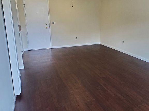 5th image of 12021 Magnolia Blvd APT 118