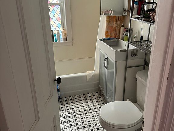5th image of 398 Centre St #1