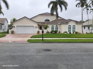9012 Southern Orchard Rd N, Davie, FL 33328