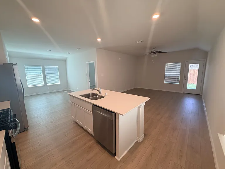 1210 Crookpost Dr — Photo 5