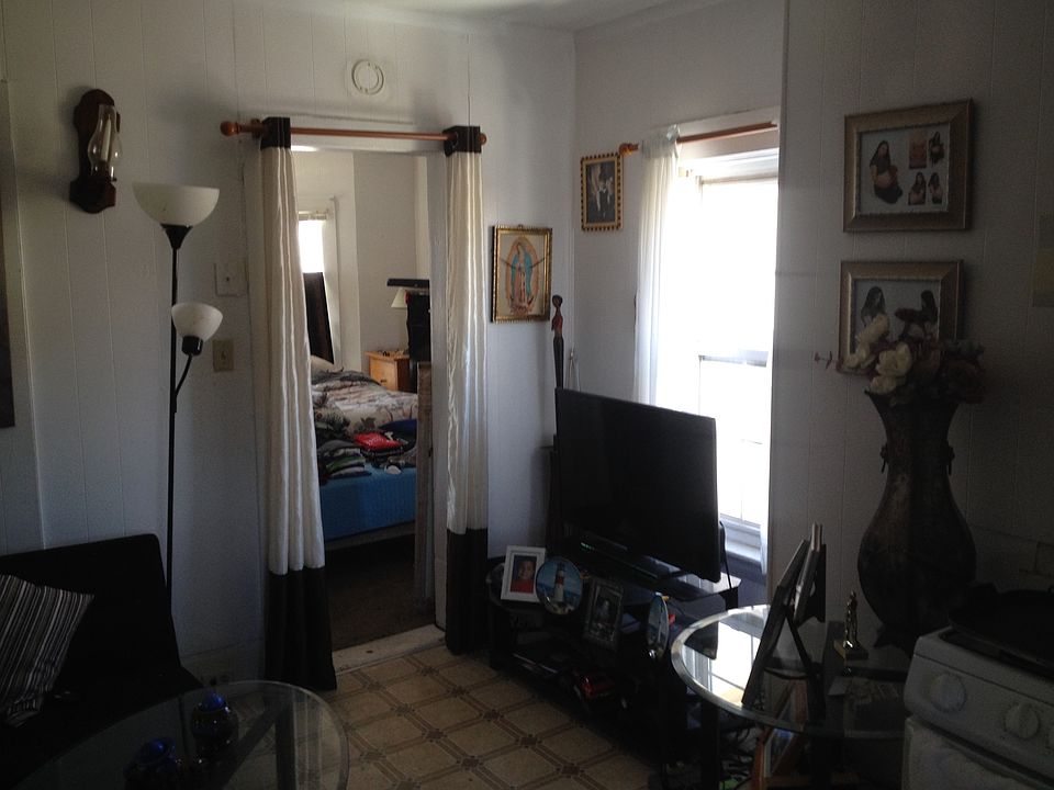 2nd image of 271 Newton St APT 3