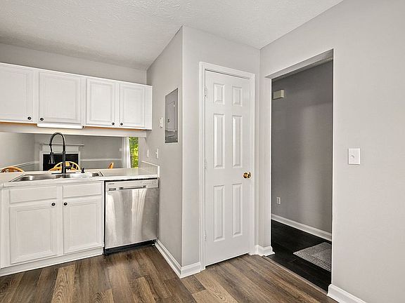 4th image of 3021 Majestic Park Ct