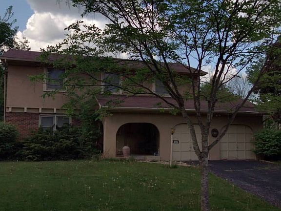 3rd image of 682 Berkeley Pl N
