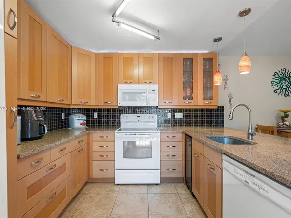 920 SW 118th Ter, Davie, FL 33325