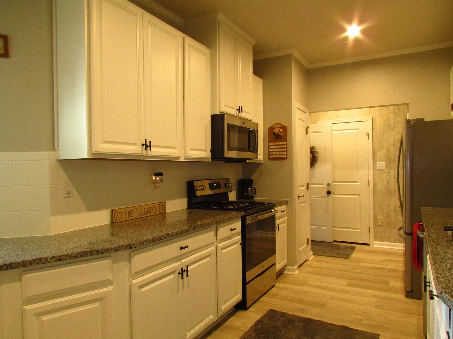 3 bed, 2.5 bath, 1929 sqft, $1,950 — Photo 2