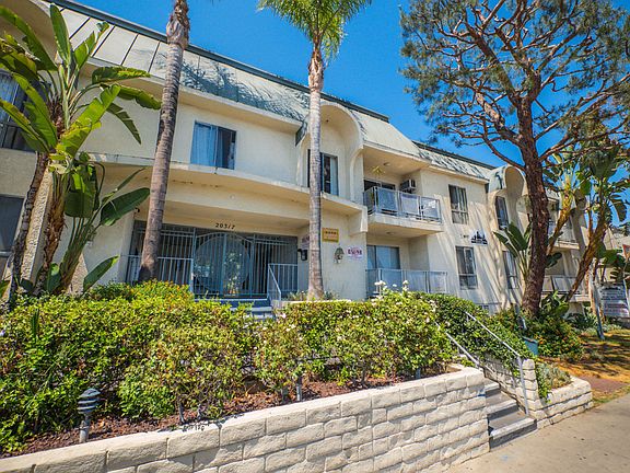 2nd image of 20317.1 Saticoy St #209