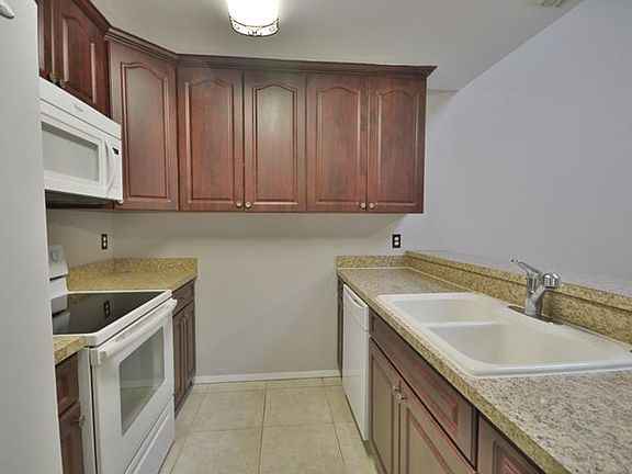 5th image of 2740 Hunt Club Ln