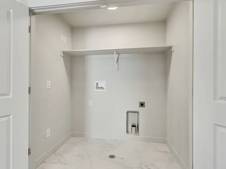 2412 N Sunmore Way — Photo 22