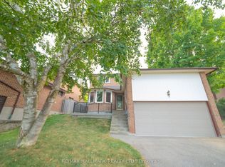 42 Portland Cres, Newmarket, ON L3Y 6A5