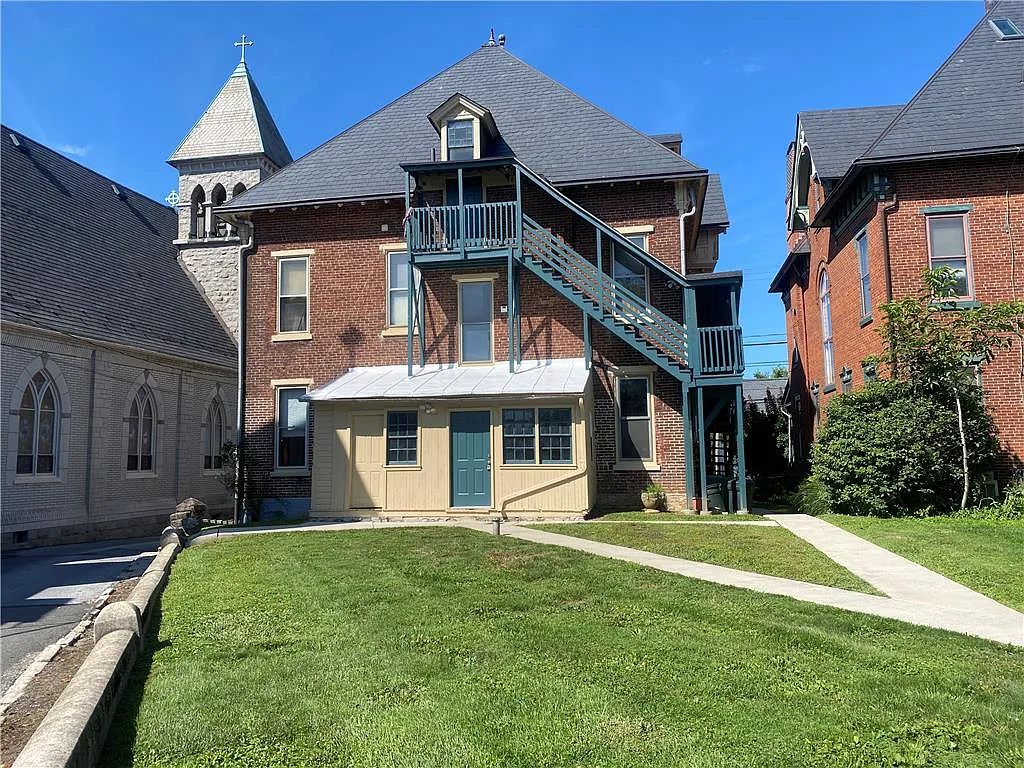 1 bed, 1.0 bath, 4730 sqft, $1,695 — Photo 3