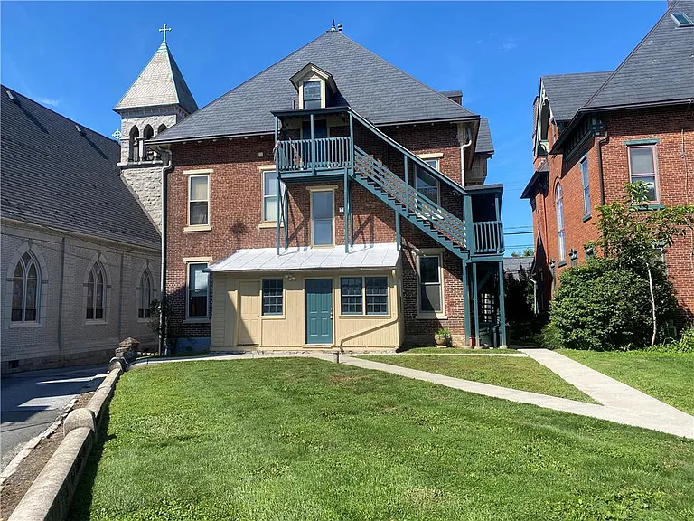 24 W Main St #1 — Photo 3