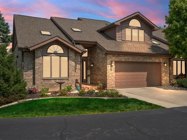 647 E Brookside Dr, Crown Point, IN 46307