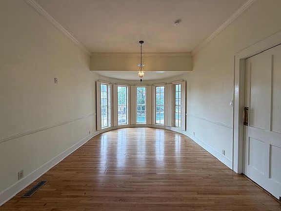 4th image of 529 E Boswell St