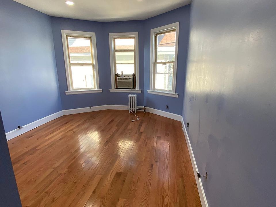 1st image of 9124 86th Ave #2R