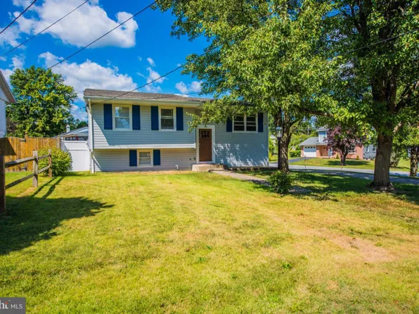 520 Lincoln Dr, Martinsburg, WV 25401