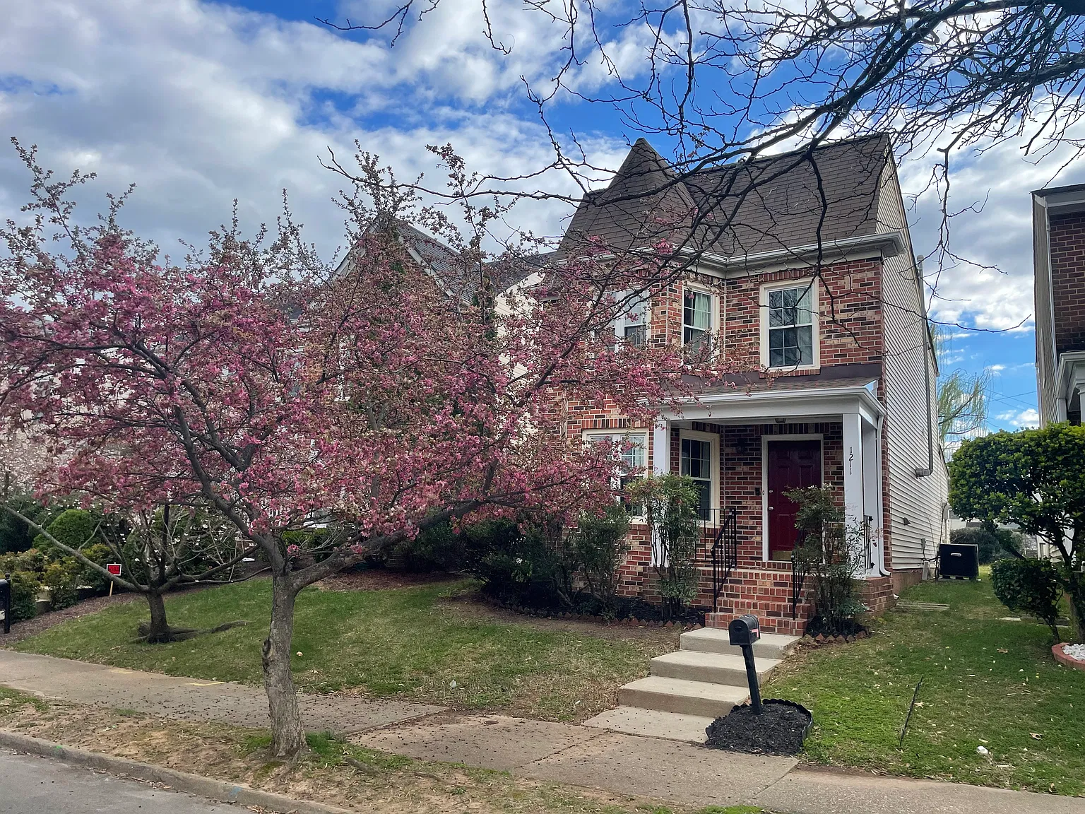 3 bed, 1.5 bath, 1456 sqft, $3,000 — Photo 3