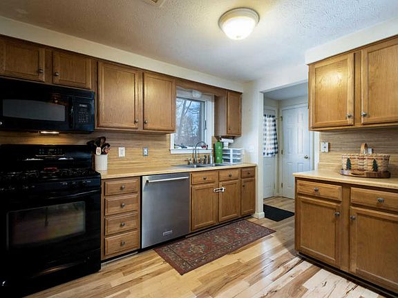 4th image of 5 Garrison Oaks Dr