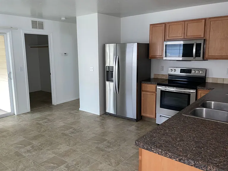 10450 W Bear Lake Dr — Photo 3