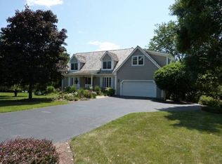 4137 3 Lakes Dr, Long Grove, IL 60047