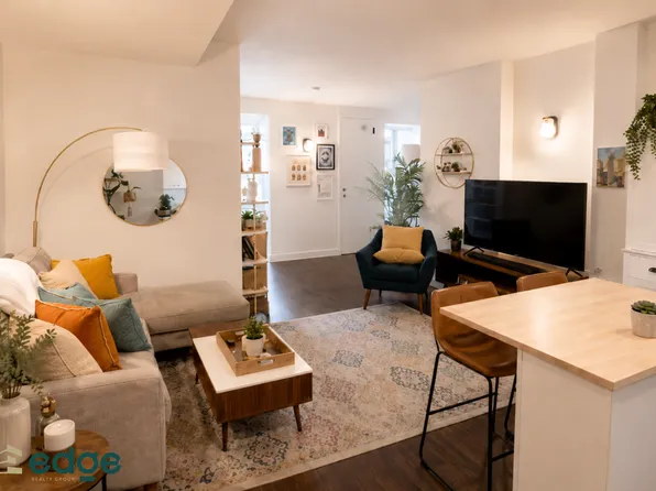 271 Metropolitan Avenue image 1 of 6