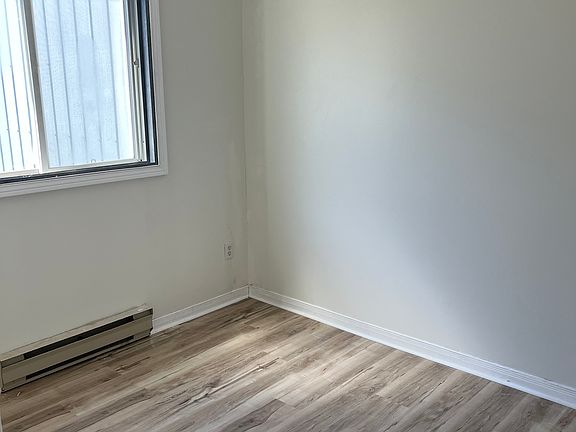 5th image of 409 Main St E #305