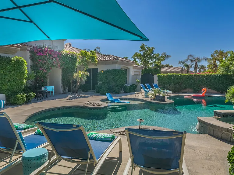 Huge pool and spa with plenty of sun loungers