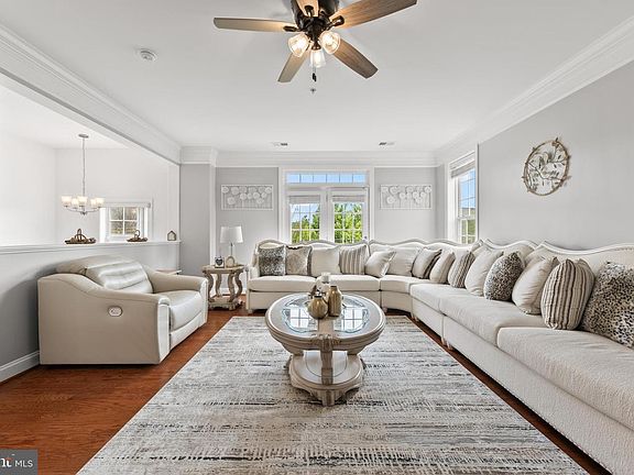 4th image of 2111 Abbottsbury Way