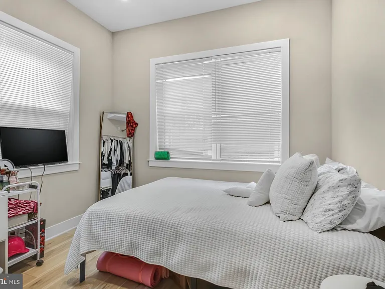 2621 Jefferson St #1R — Photo 3