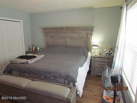 5th image of 6886 Lake Bluff Dr NE