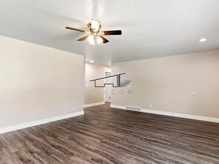 1334 Henderson Dr — Photo 6