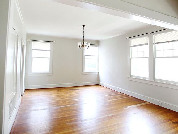 3rd image of 1634 Robert St