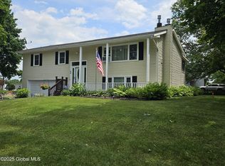 2 Sunset Ln, Fort Edward, NY 12828