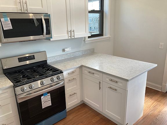 5th image of 3281 W Wrightwood Ave #3
