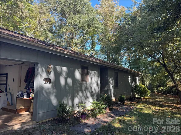 45 Bearwallow Rd, Hendersonville, NC 28792