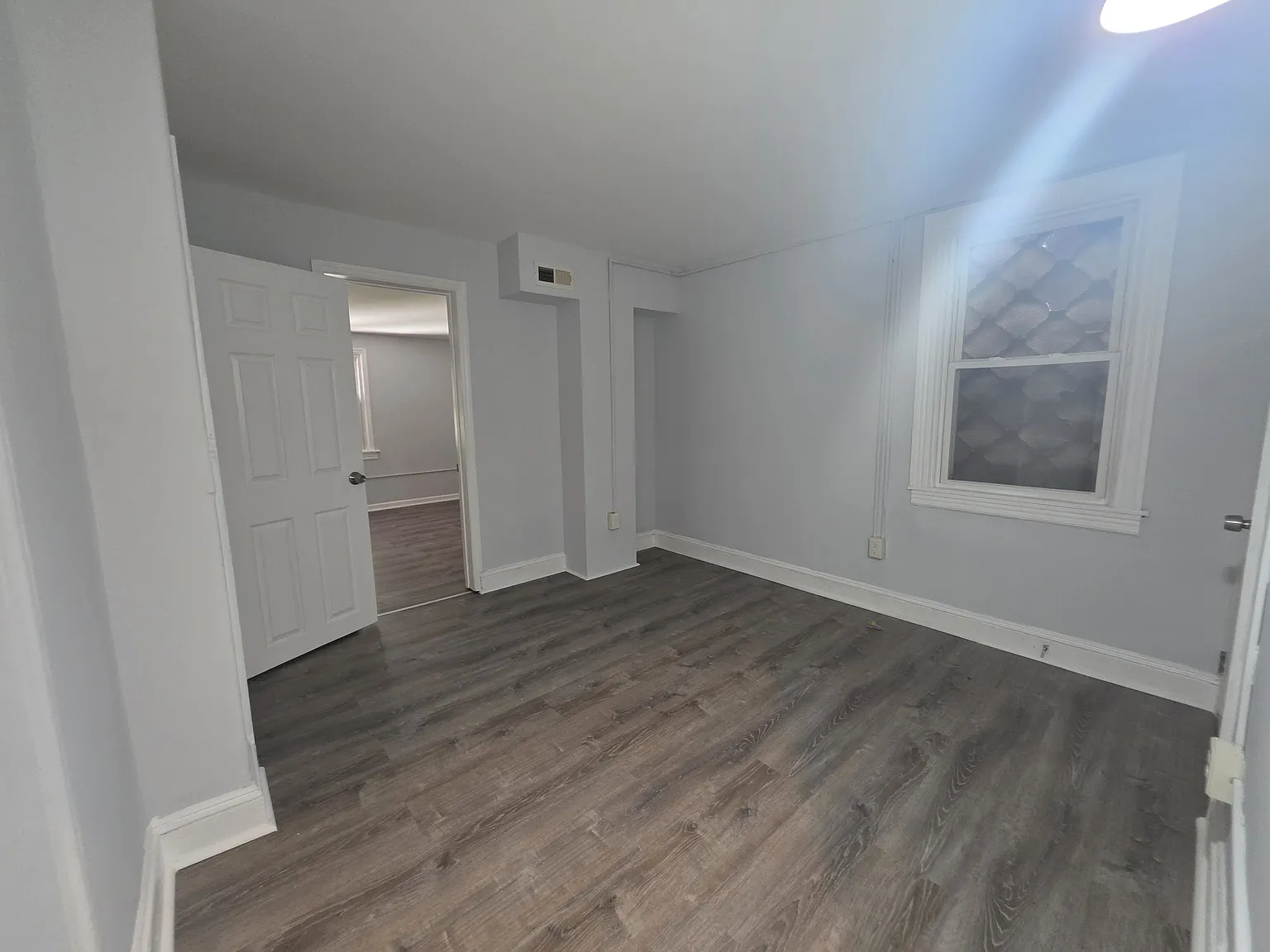 3 bed, 960 sqft, $1,900 — Photo 2