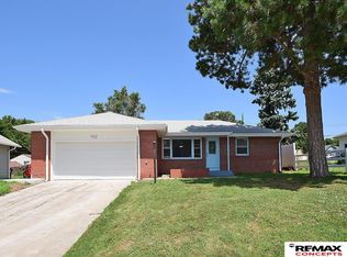 932 Manatt St, Lincoln, NE 68521