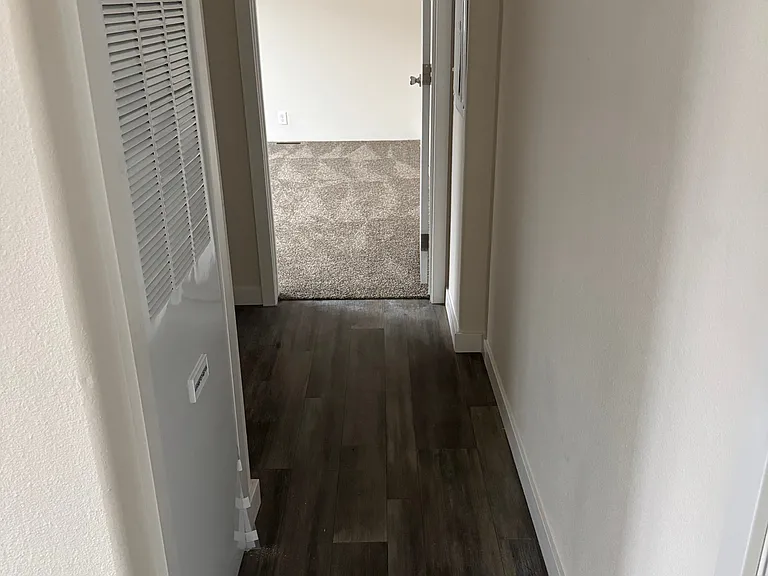 700 W Unity Loop — Photo 3
