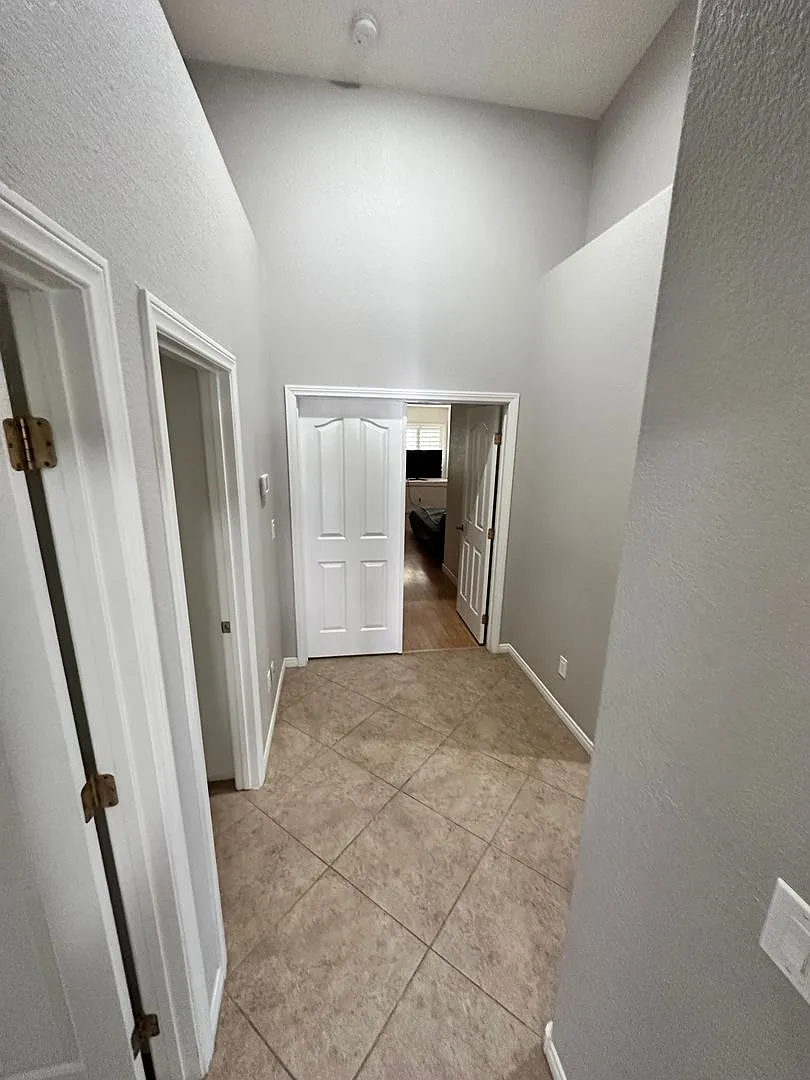 Single Story Home in the Northwest w/ 3 Car Garage — Photo 4