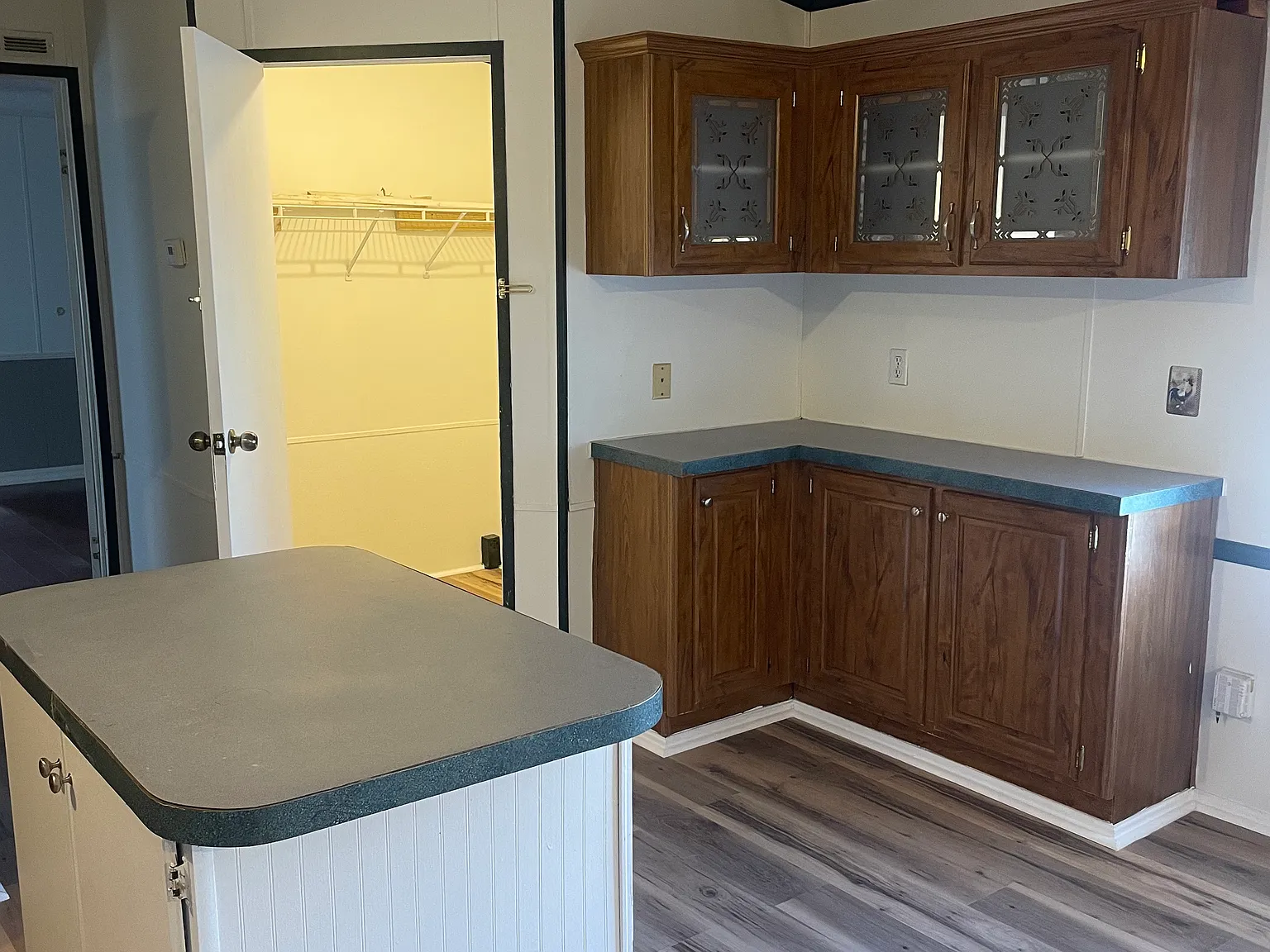2 bed, 1100 sqft, $875 — Photo 2