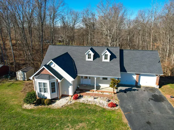 135 Fish Ln, Kingsport, TN 37663