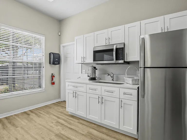 Waterford Pointe Apartments — Photo 14