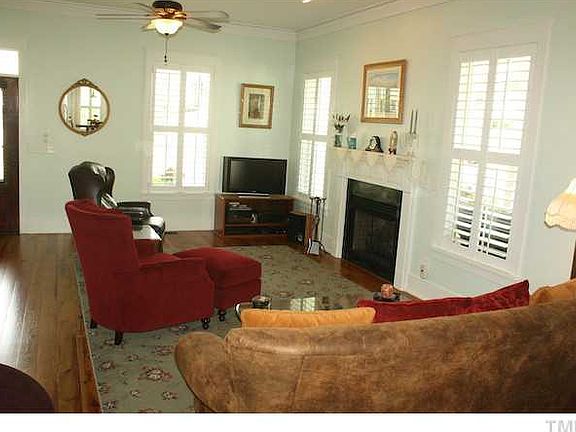 4th image of 87 Duffy St