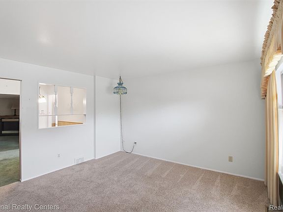 4th image of 30469 Grandview Ave