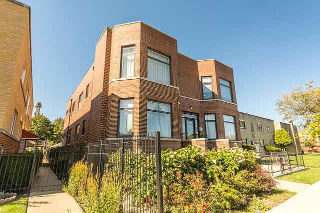 1st image of 5644 N California Ave #2S