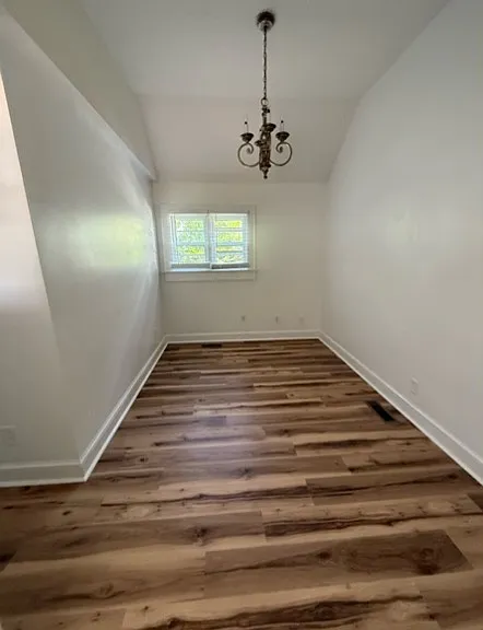 105 S Oakum St #A — Photo 4