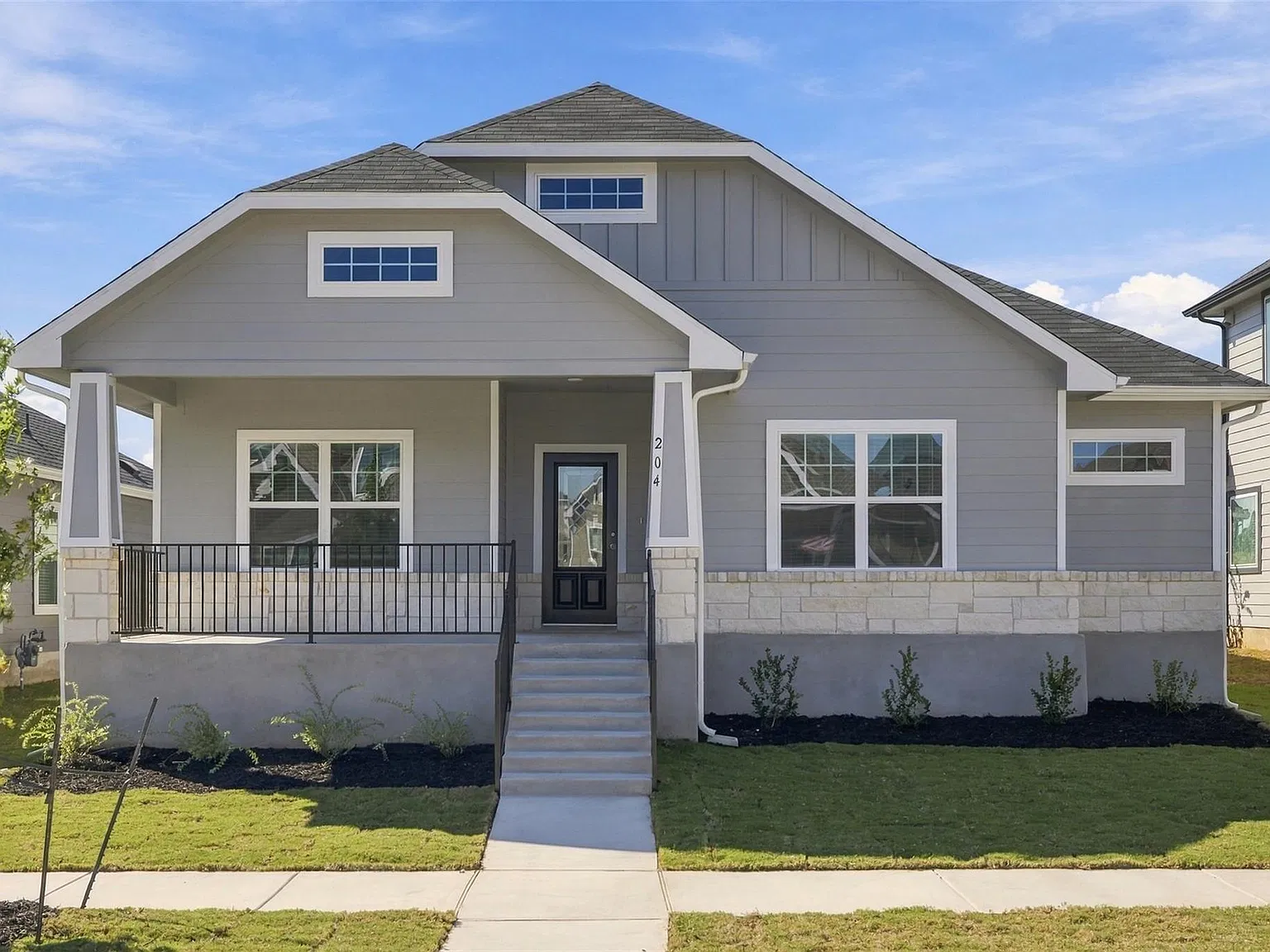 4 bed, 2.0 bath, 1870 sqft, $2,300 — Photo 1