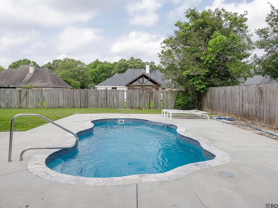 1st image of 16497 Jefferson Oaks Dr