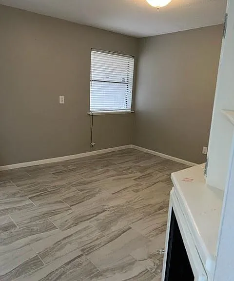 2458 Country Club Dr — Photo 3