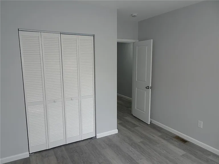 1535 E 7th St — Photo 11
